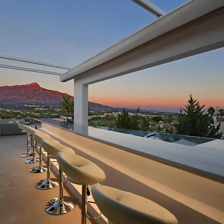 Extraordinary 7 Bdrm W Pool, Gym, Cinema Appartement *