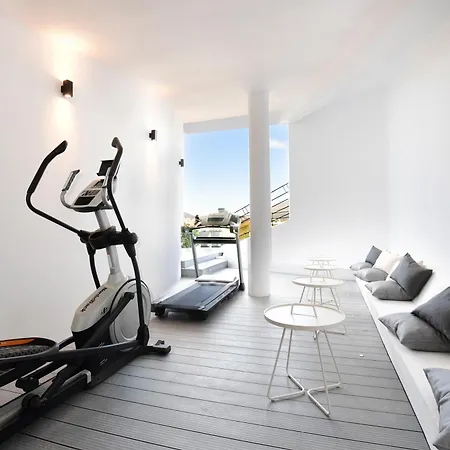 Extraordinary 7 Bdrm W Pool, Gym, Cinema Appartement