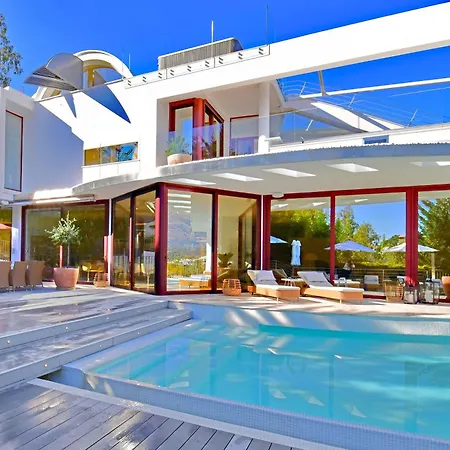 Extraordinary 7 Bdrm W Pool, Gym, Cinema * Марбелья