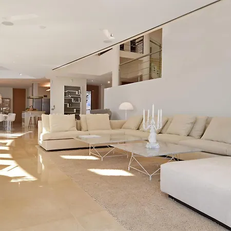 Extraordinary 7 Bdrm W Pool, Gym, Cinema Марбелья
