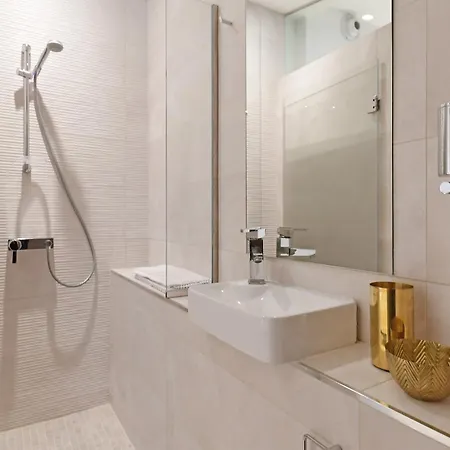 Appartement Extraordinary 7 Bdrm W Pool, Gym, Cinema *