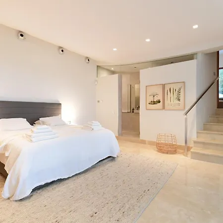 Extraordinary 7 Bdrm W Pool, Gym, Cinema Appartement