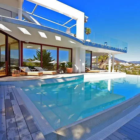 Extraordinary 7 Bdrm W Pool, Gym, Cinema Апартаменты Марбелья