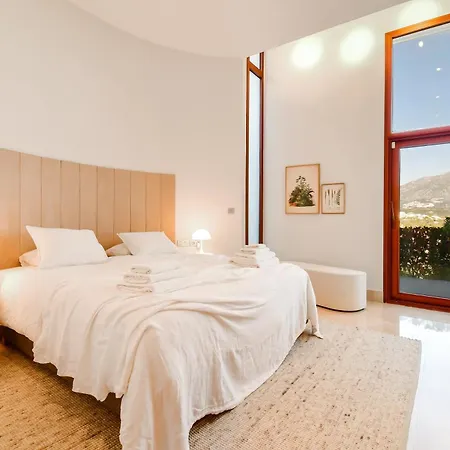 Апартаменты Extraordinary 7 Bdrm W Pool, Gym, Cinema *