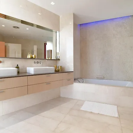 Apartment Extraordinary 7 Bdrm W Pool, Gym, Cinema *